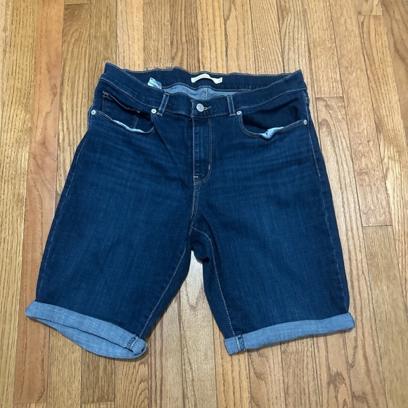 Levi's Blue Jean Shorts Classic Style Size 32 waist - Picture 1 of 4